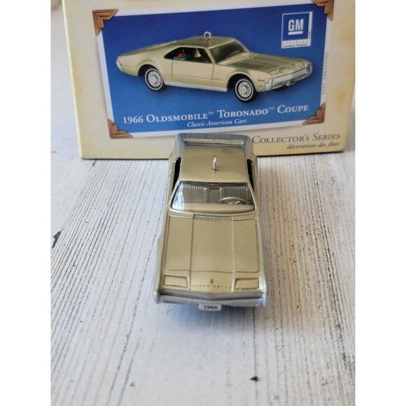 Hallmark 1966 Oldsmobile Toronado Coupe ornament Xmas 2004 - Picture 3 of 6